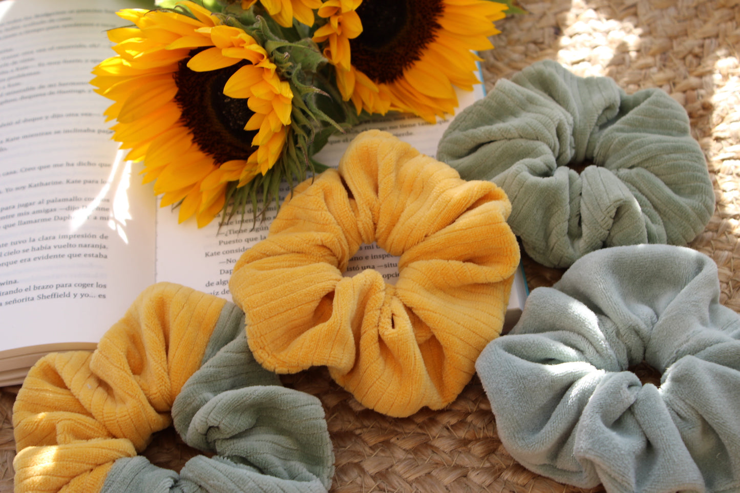 Chouchous/Scrunchies élastiques pour cheveux en velours côtelé