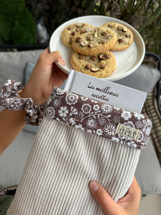 Pochette pour livre de poche, broché, liseuse - Velours côtelé blanc cassé et coton fleuri marron upcycling