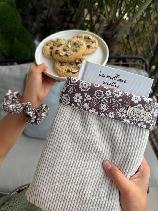 Pochette pour livre de poche, broché, liseuse - Velours côtelé blanc cassé et coton fleuri marron upcycling